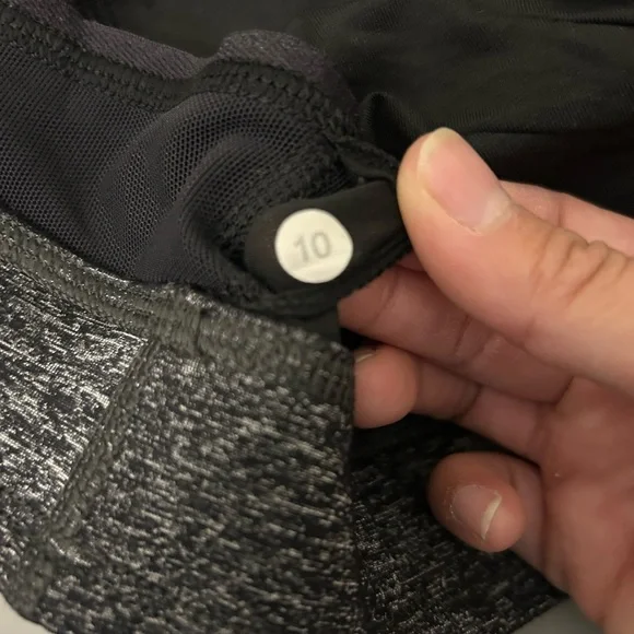 Lululemon Size 10 Sports Bra Black and Grey - Picture 4 of 4